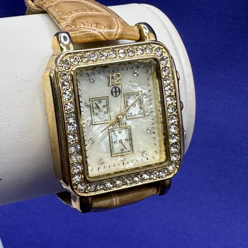 HH Women’s Analog Quartz Watch Crystal Accents. Fresh Battery - Picture 4 of 12